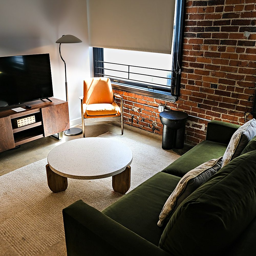 Industrial style living room designed by Next Level Design